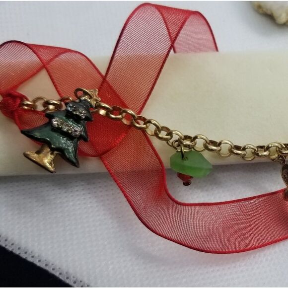 Vintage in box christmas bracelet with actual jingle bell - Picture 2 of 3
